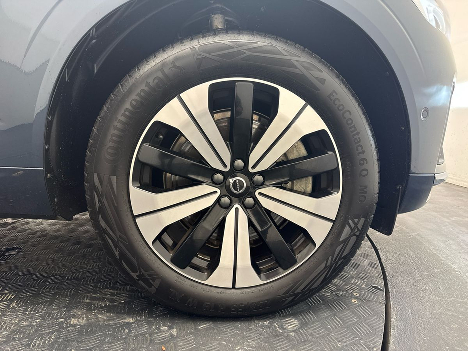 2024 Volvo XC60 - image 5