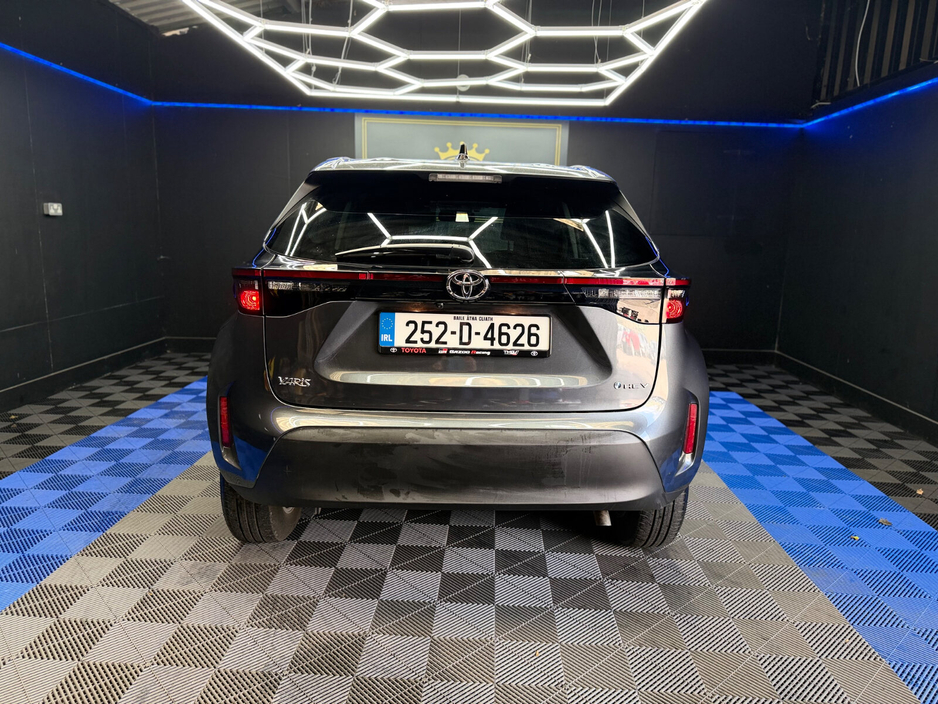 2025 Toyota Yaris Cross - image 11