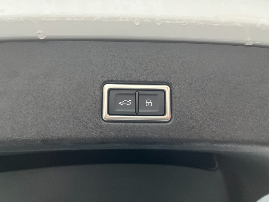 2023 Audi Q4 e-tron €35950 2023 AUDI Q4 E-TRON SPORTBACK 40 SLINE ELECTRIC AUTOMATIC / CRUISE CONTROL / 360° PARKING CAMERA / ELECTRIC MEMORY HEATED REAR & FRONT SEATS / PADDLE SHIFTERS / APPLE CARPLAY / AMBIENT LIGHTS €35,950