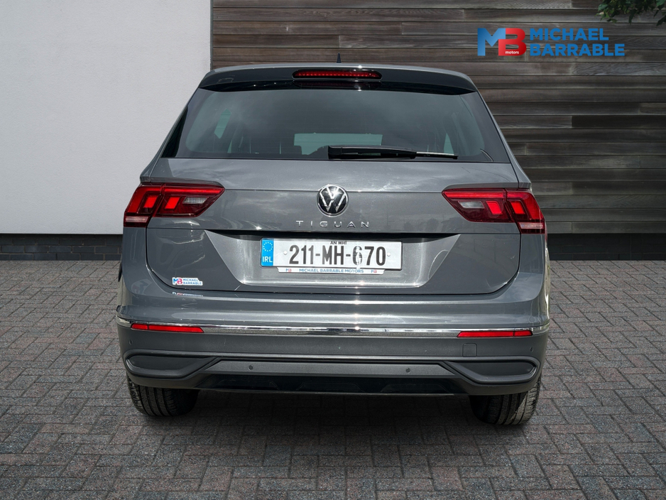 2021 Volkswagen Tiguan - image 12