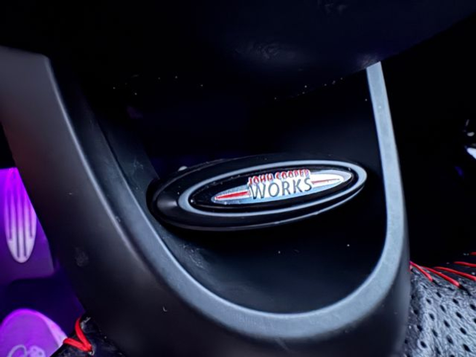 2017 MINI Hatch - image 14