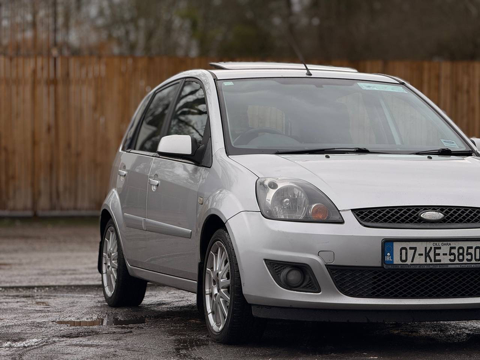 2007 Ford Fiesta - image 8