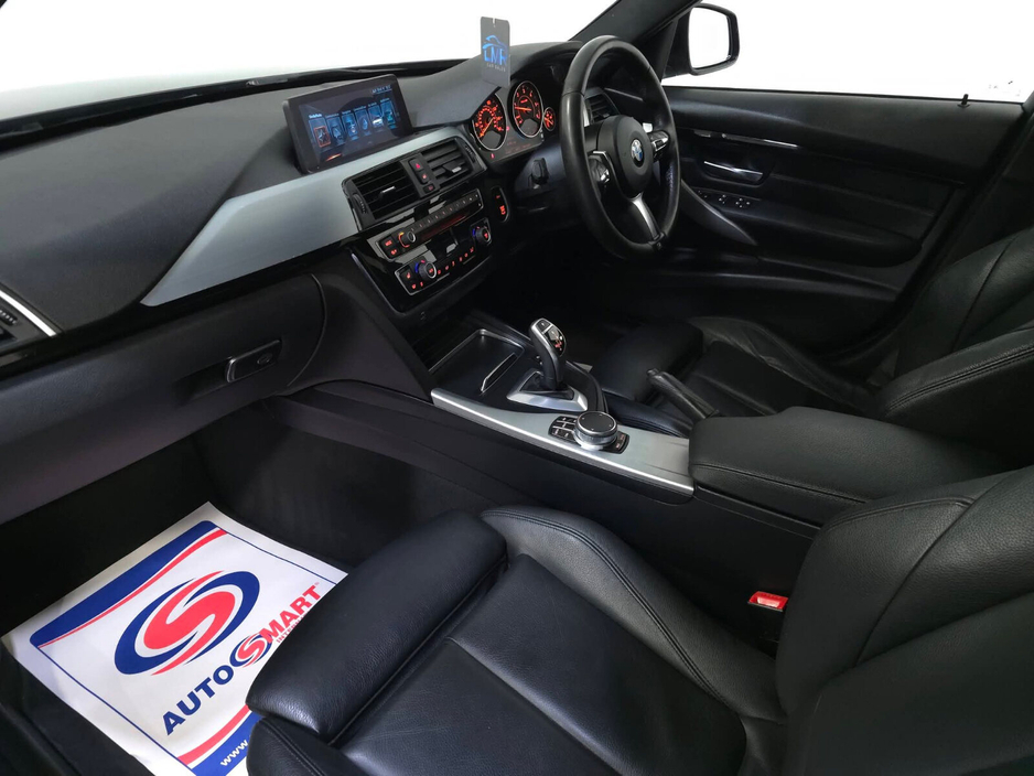 2017 BMW 3 Series - image 13