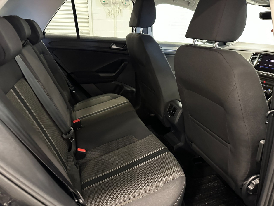 2020 Volkswagen T-Roc - image 34