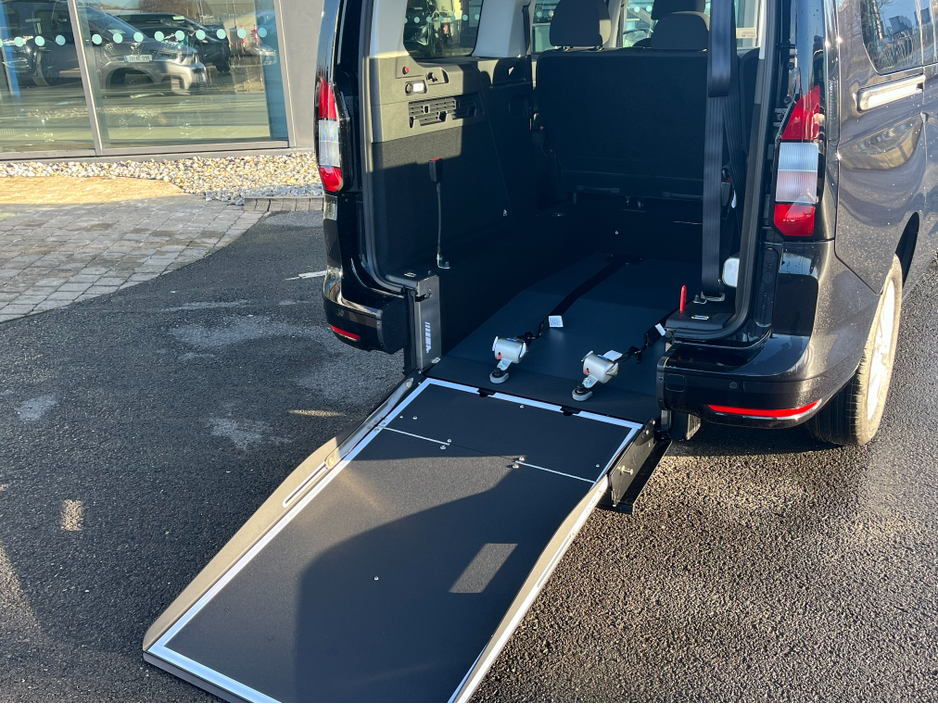 2026 Ford Tourneo Connect Titanium Auto, Wheelchair Accessible (Taxi Spec) €66,000