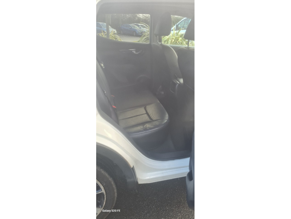 2015 Nissan Qashqai - image 11