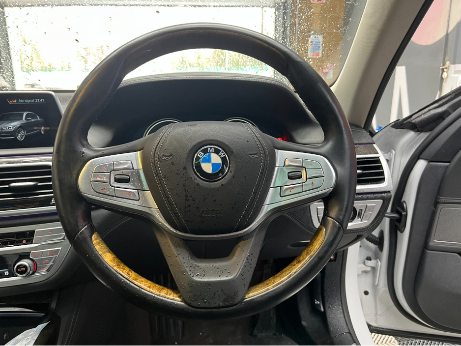 2017 BMW 7 Series - image 10
