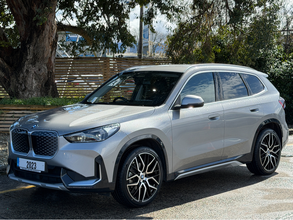 2023 BMW iX1 - image 2