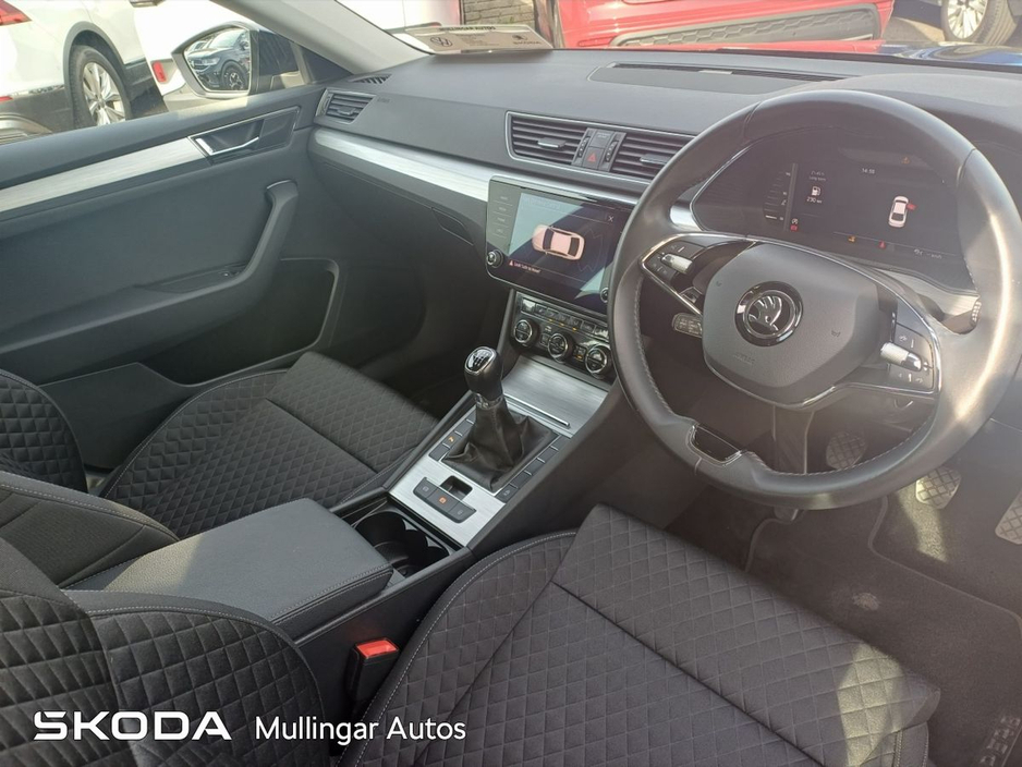 2023 Skoda Superb - image 8