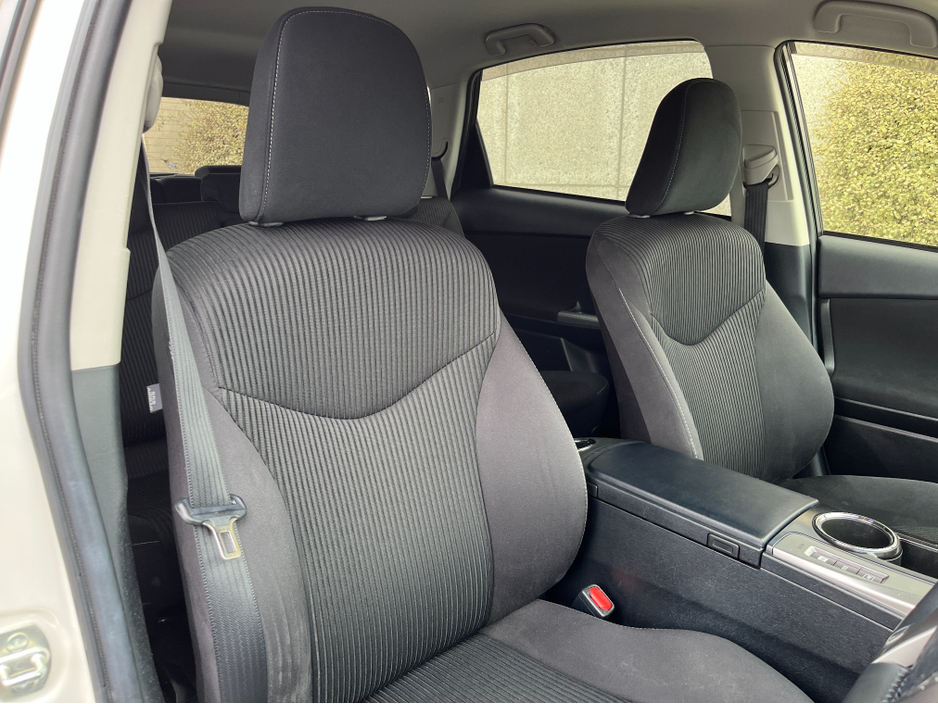 2018 Toyota Prius+ - image 13