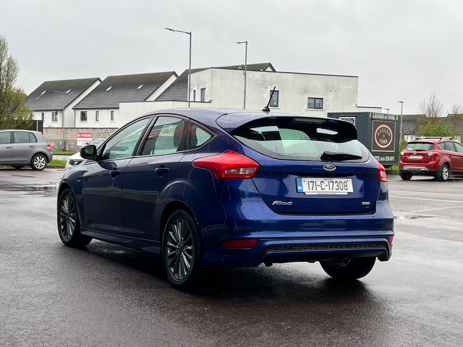 2017 Ford Focus - image 11