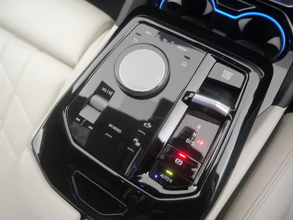 2024 BMW 5 Series - image 10