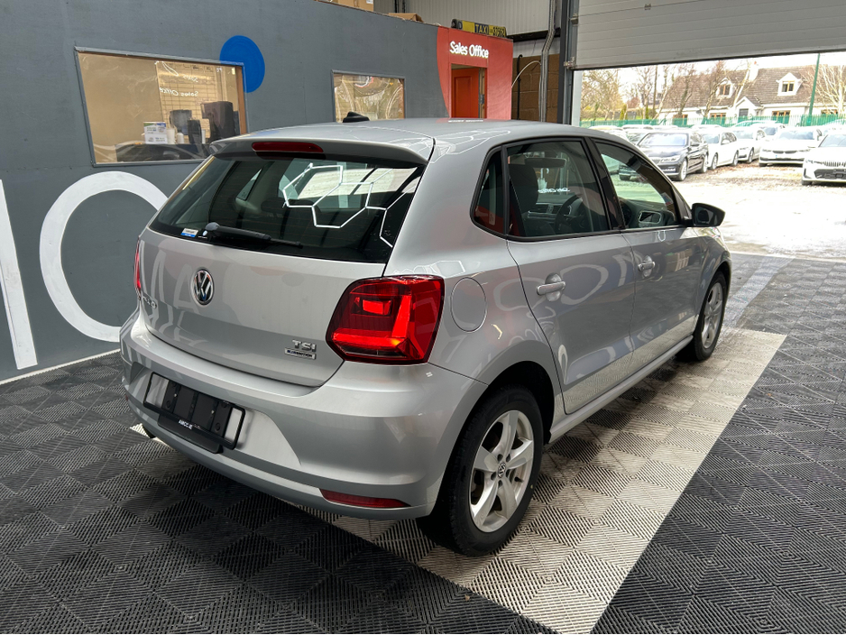 2017 Volkswagen Polo - image 2