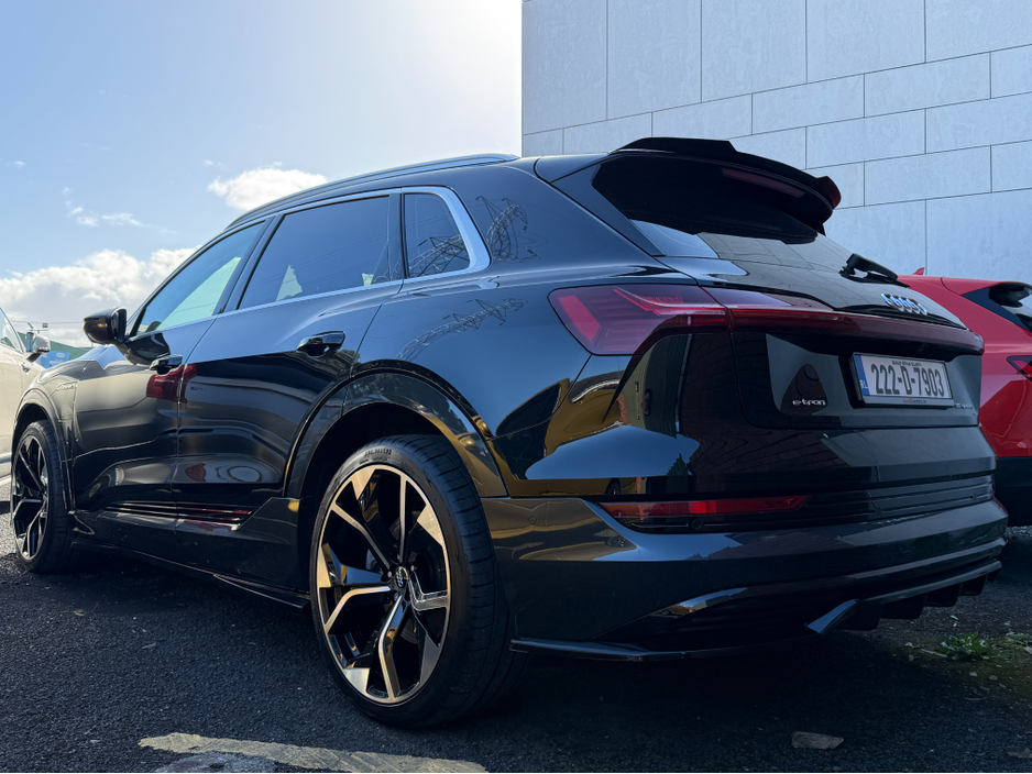 2022 Audi e-tron - image 2