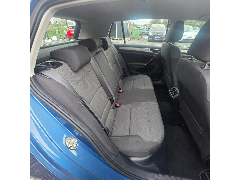 2015 Volkswagen Golf - image 12