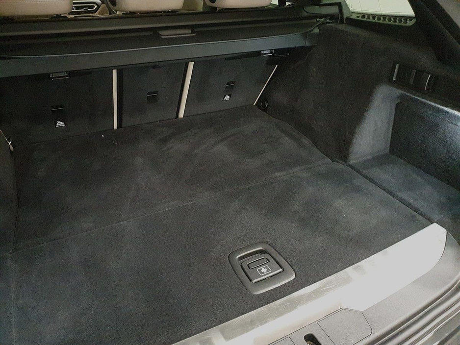 2024 BMW 3 Series - image 13