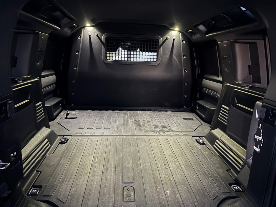 2023 Land Rover Defender - image 12