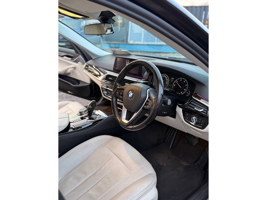 2019 BMW 5 Series - image 19