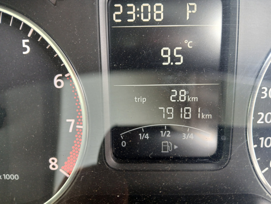 2012 Volkswagen Polo - image 11