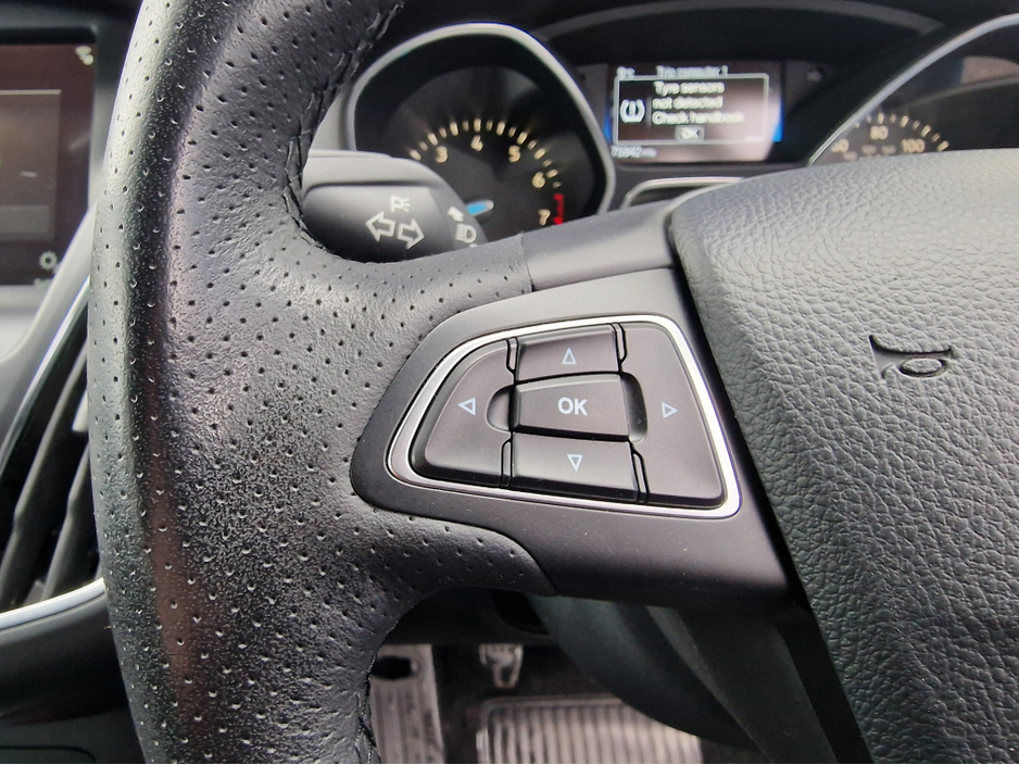 2018 Ford Focus - image 15
