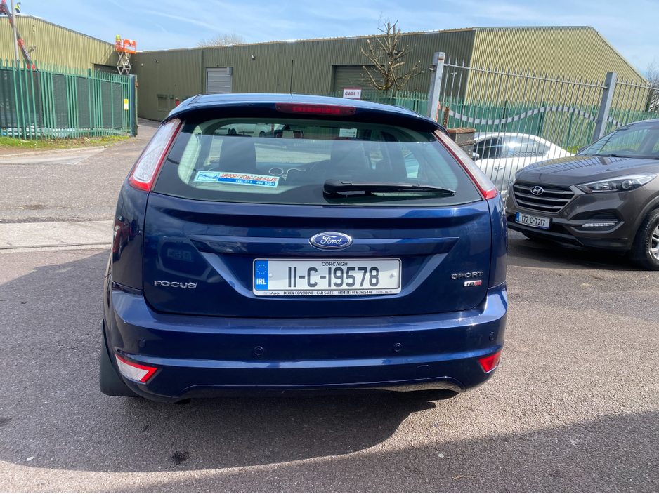 2011 Ford Focus - image 8