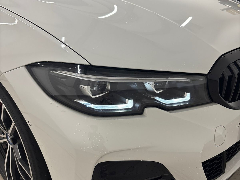 2022 BMW 3 Series - image 21