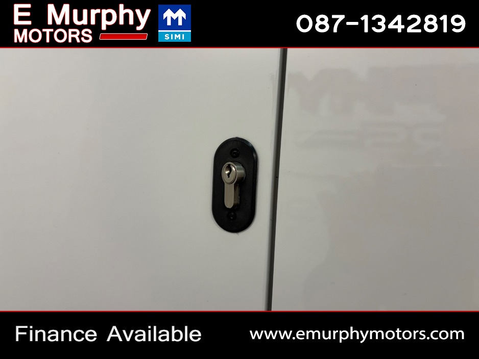 2022 Peugeot Partner - image 26