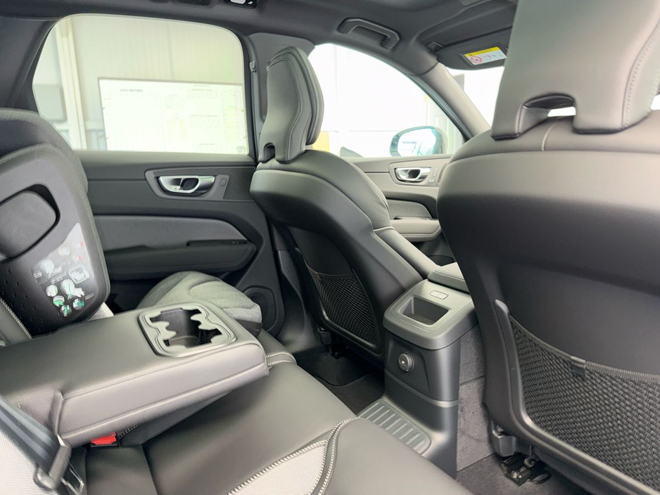 2026 Volvo XC60 - image 25