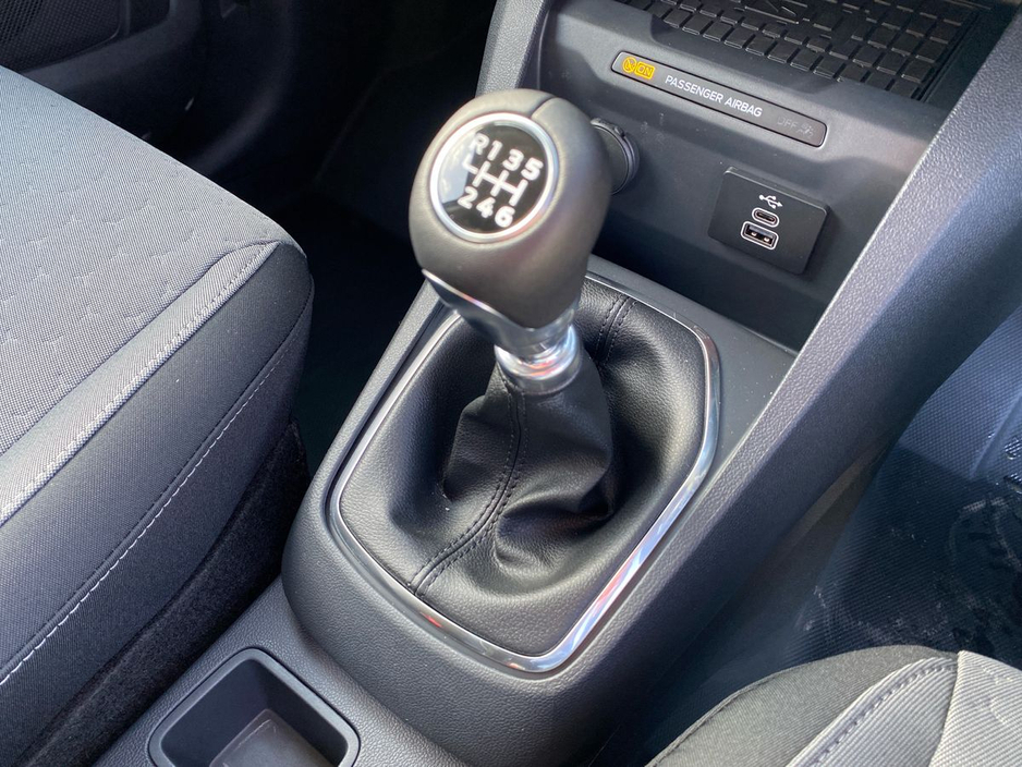 2026 Ford Transit Courier - image 13