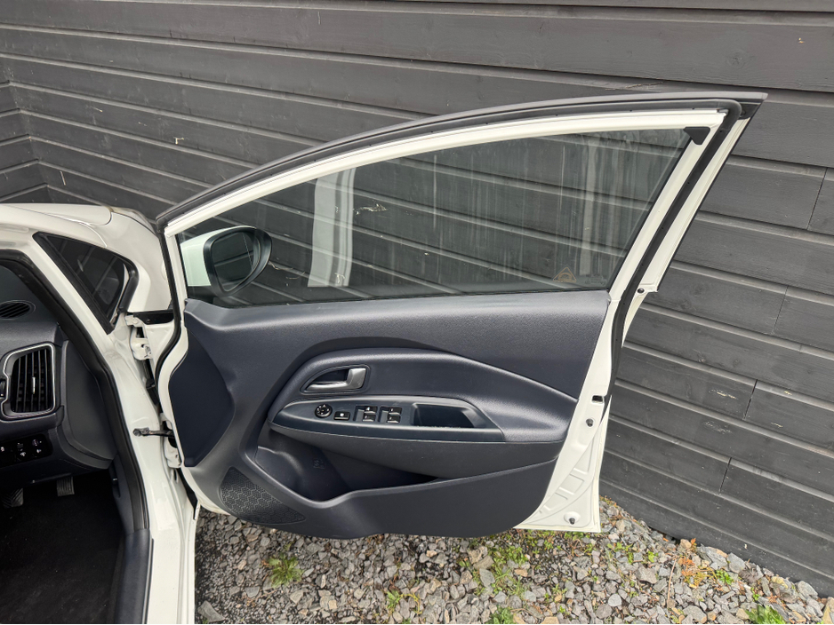 2015 Kia Rio - image 15