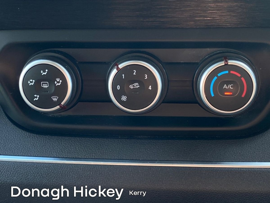 2023 Renault Trafic - image 17