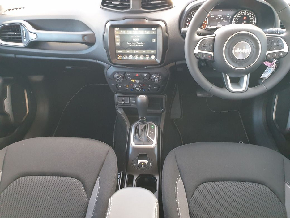 2024 Jeep Renegade - image 8