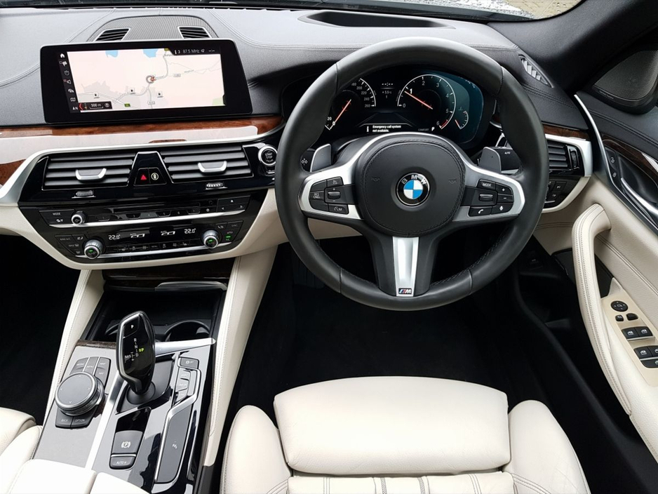 2019 BMW 5 Series - image 5