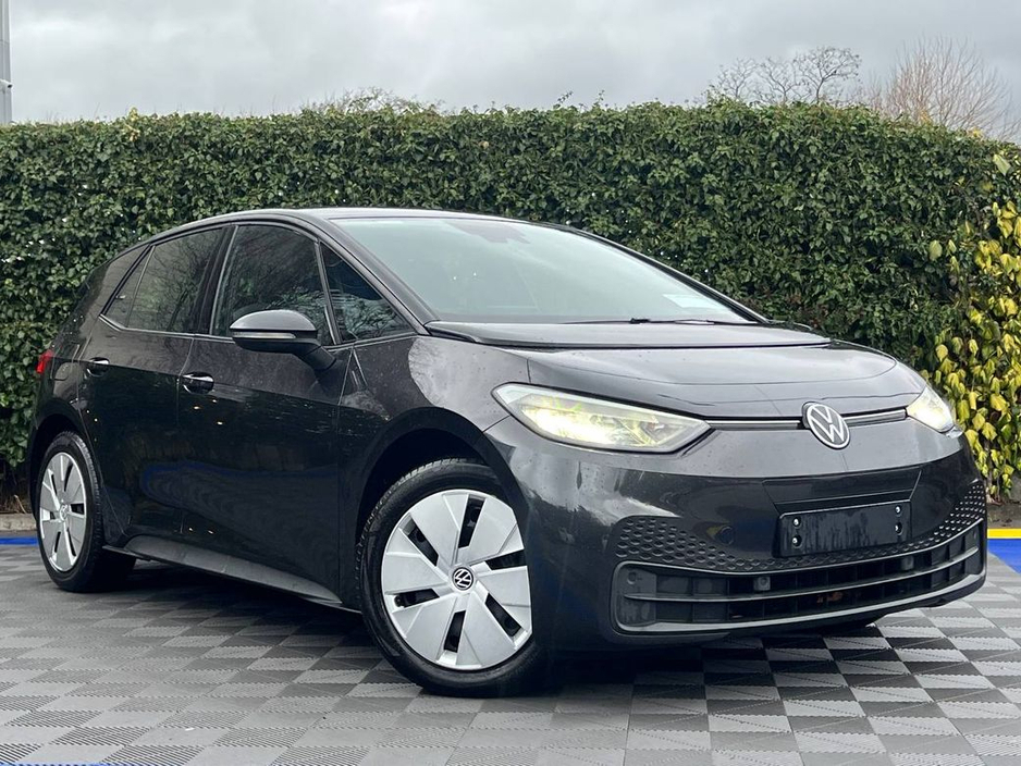 2023 Volkswagen ID.3 LIFE 58KWH // APPLE CARPLAY/ANDROID AUTO // PARKING SENSORS // DUAL ZONE CLIMATE CONTROL €20,950