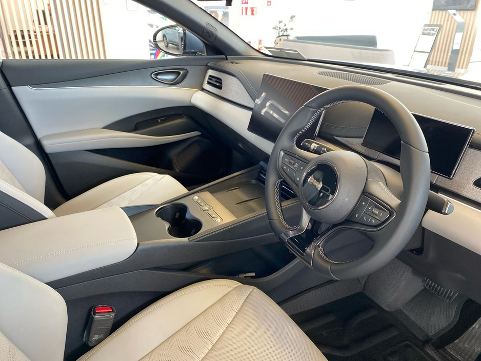 2026 BYD Seal 6 - image 9