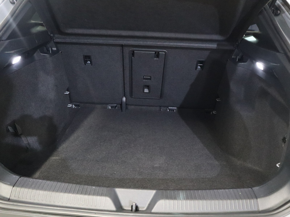 2023 Volkswagen ID.4 - image 25