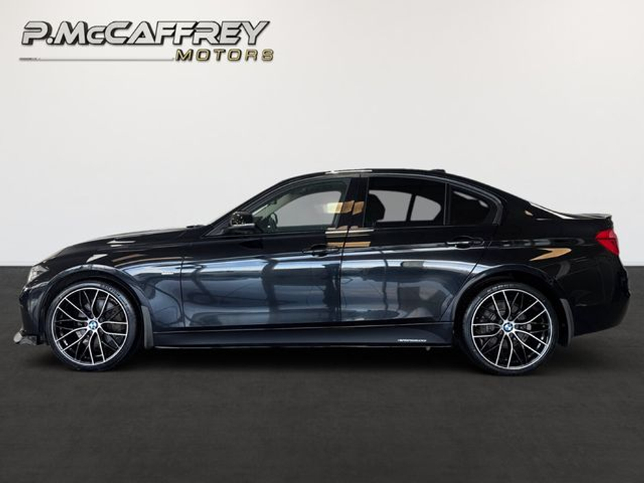 2016 BMW 3 Series - image 8