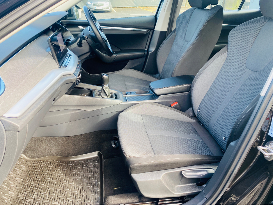 2021 Skoda Octavia - image 14