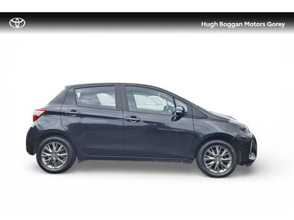 2020 Toyota Yaris - image 3