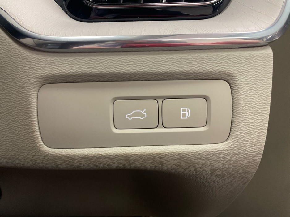 2026 Volvo XC60 - image 26