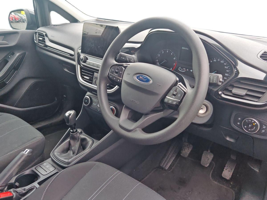 2021 Ford Fiesta - image 5