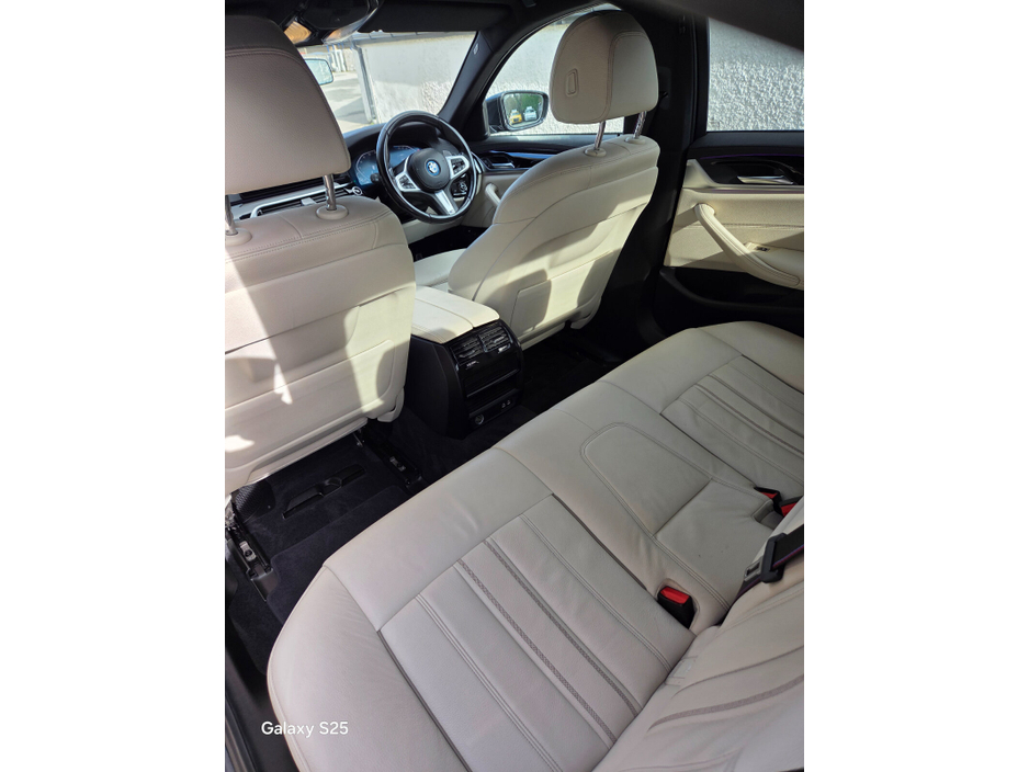 2021 BMW 5 Series - image 19