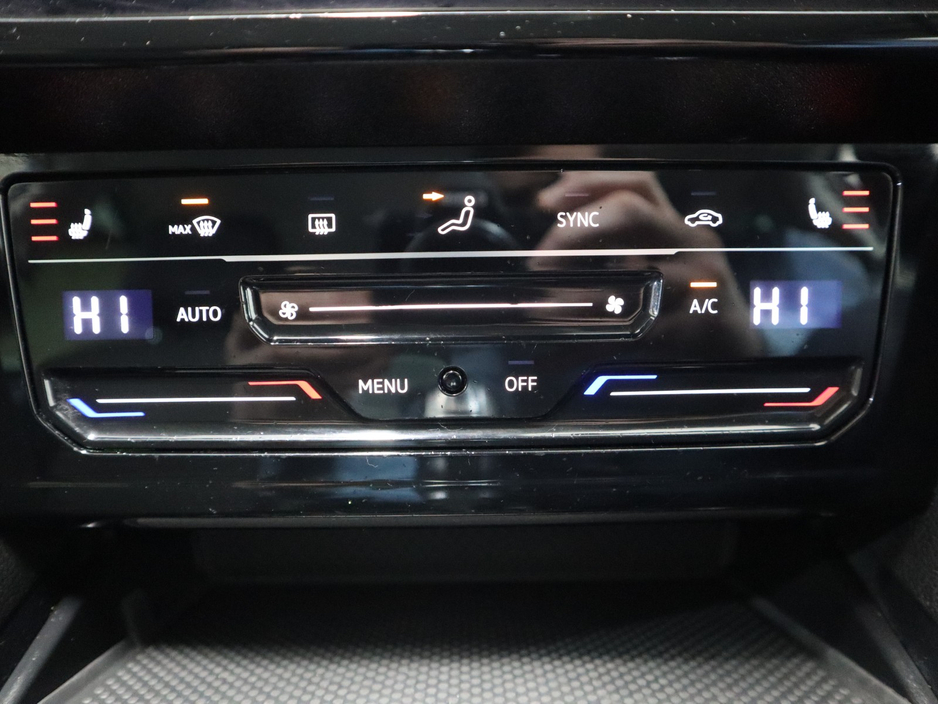 2021 Volkswagen Passat - image 24