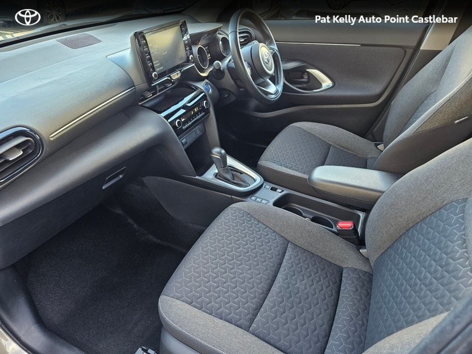 2024 Toyota Yaris Cross - image 6