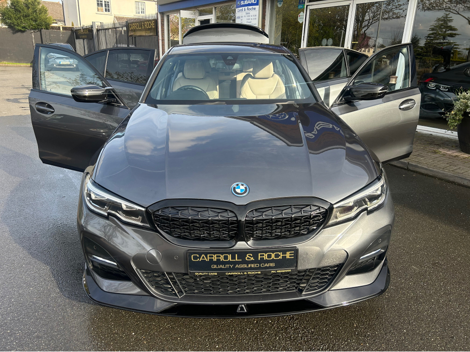 2021 BMW 3 Series - image 25