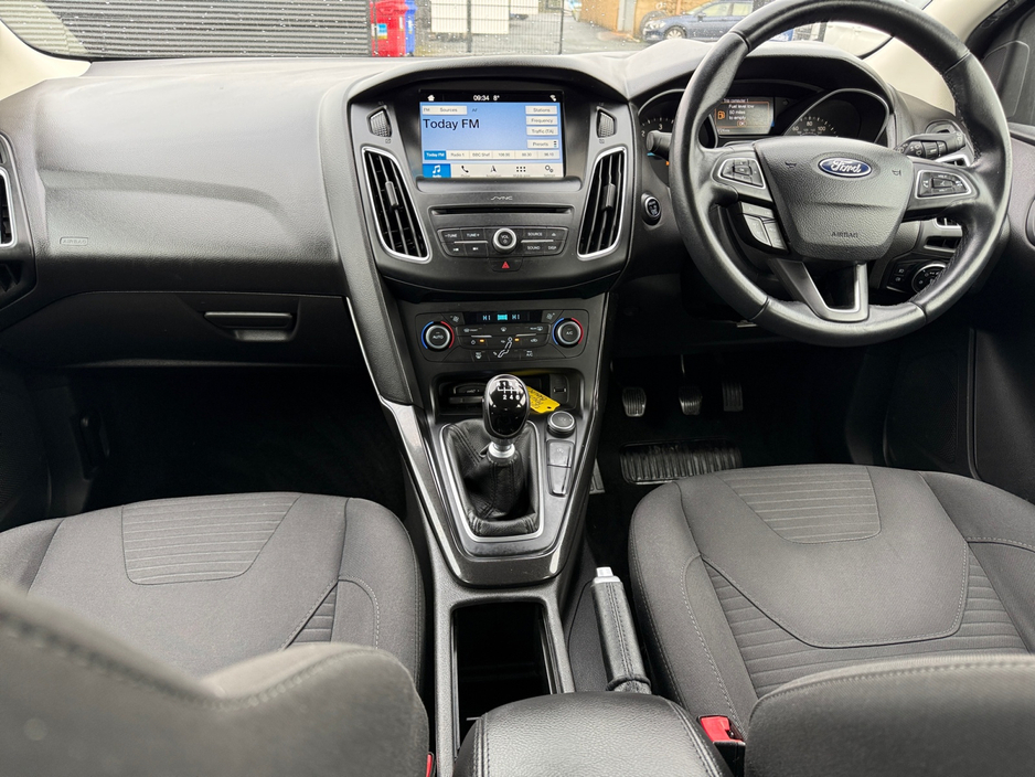 2017 Ford Focus - image 6