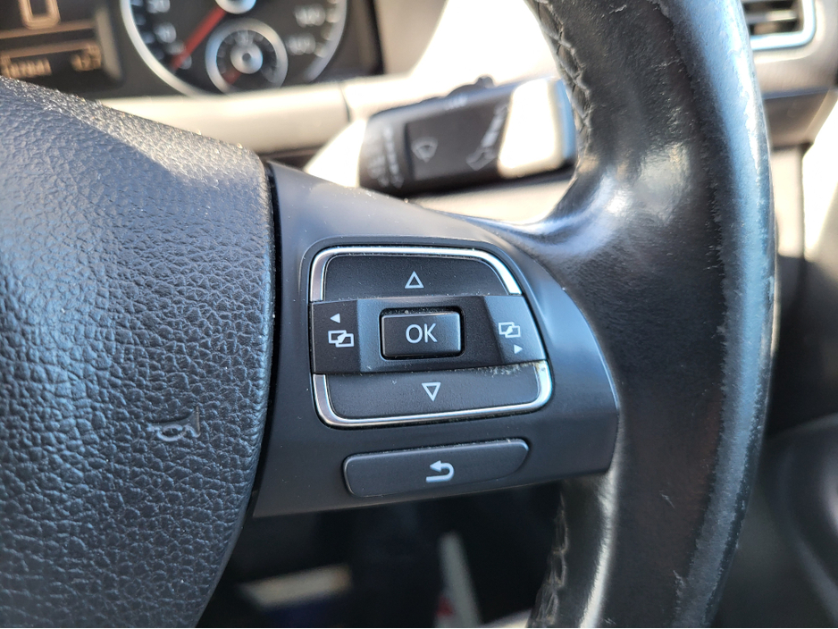 2014 Volkswagen Touran - image 27