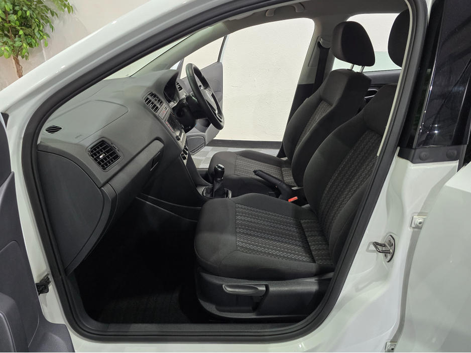 2017 Volkswagen Polo - image 9