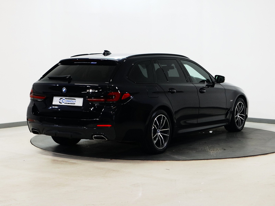 2022 BMW 5 Series - image 3