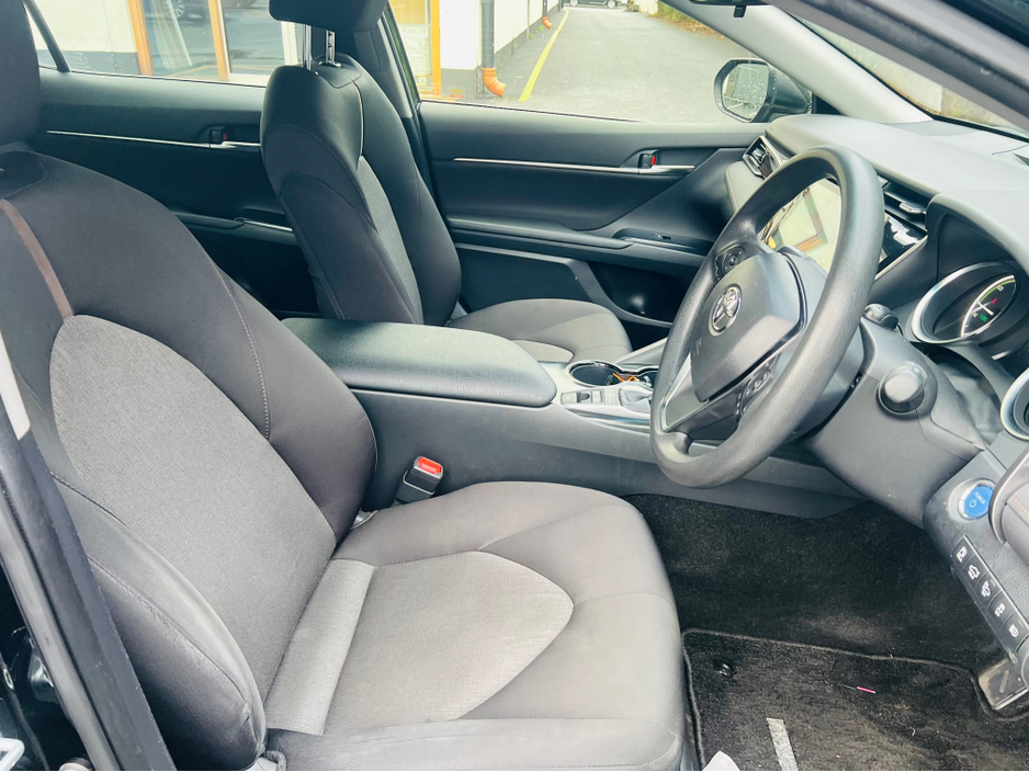 2019 Toyota Camry - image 8